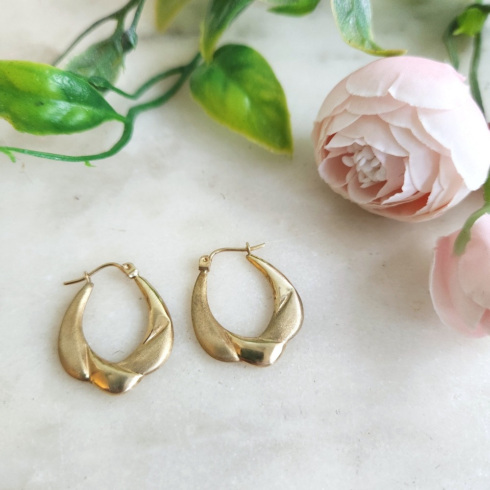 Vintage 14k Gold Twist Oval Hoop Earrings Brushed & Polished Textured Latch Back